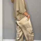 Conjunto de cetim liso com mangas e calças
