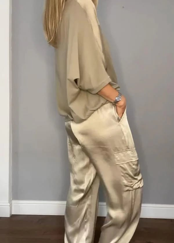 Conjunto de cetim liso com mangas e calças