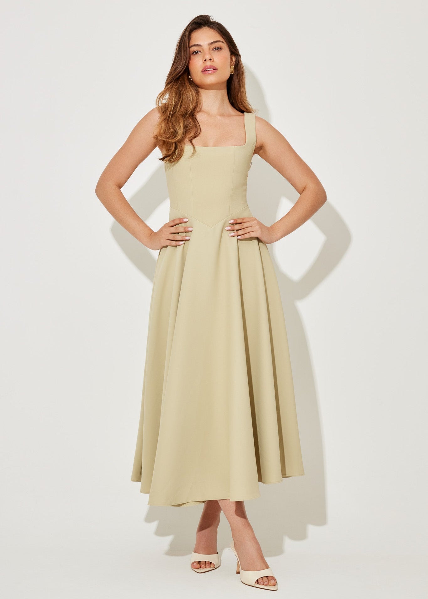 Amélia - Vestido Midi Intemporal