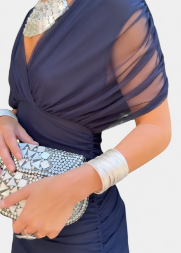 Luana - Vestido elegante com decote em V